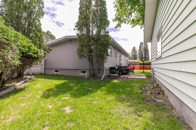 1008 30 Street S, House detached with 3 bedrooms, 2 bathrooms and 2 parking in Lethbridge AB | Image 38