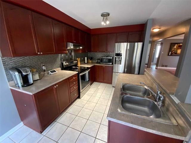 654 Blythwood Sq, House detached with 4 bedrooms, 3 bathrooms and 5 parking in Oshawa ON | Image 17