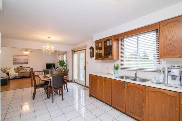 11 Sorrento Pl, House detached with 4 bedrooms, 3 bathrooms and 7 parking in Hamilton ON | Image 10