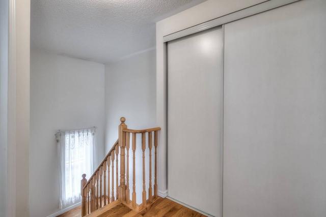 2194 St. Clair Ave W, House semidetached with 3 bedrooms, 4 bathrooms and 2 parking in Toronto ON | Image 16