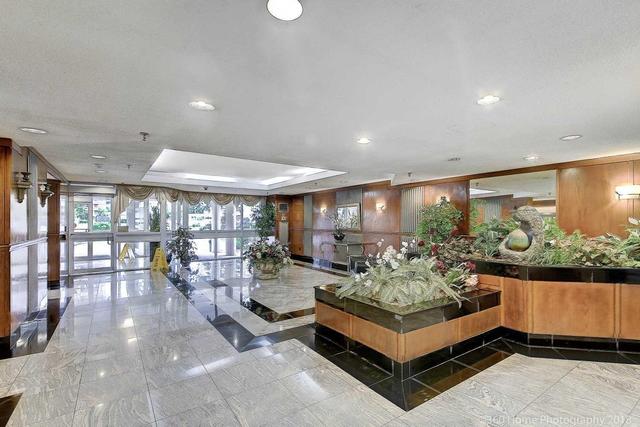 1210 - 430 Mclevin Ave, Condo with 2 bedrooms, 2 bathrooms and 1 parking in Toronto ON | Image 2