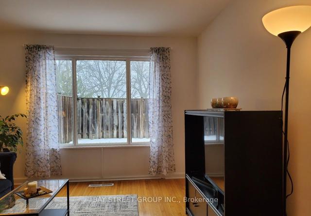 12 Burdock Lane, Townhouse with 3 bedrooms, 2 bathrooms and 1 parking in Toronto ON | Image 2
