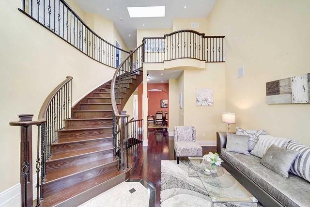 114 Budea Cres, House detached with 5 bedrooms, 5 bathrooms and 4 parking in Toronto ON | Image 5