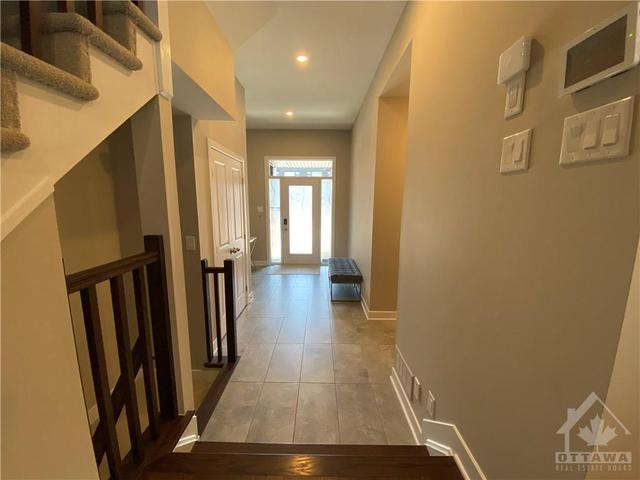 81 Longworth Avenue, Townhouse with 3 bedrooms, 3 bathrooms and 2 parking in Ottawa ON | Image 4