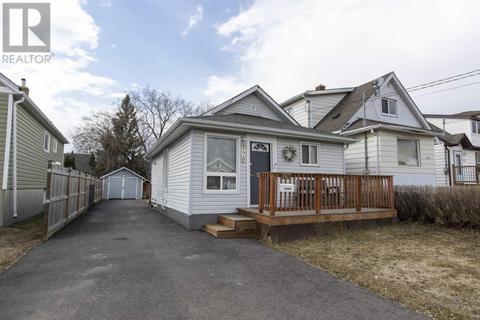 178 Empress Ave S, House detached with 2 bedrooms, 1 bathrooms and null parking in Thunder Bay ON | Card Image