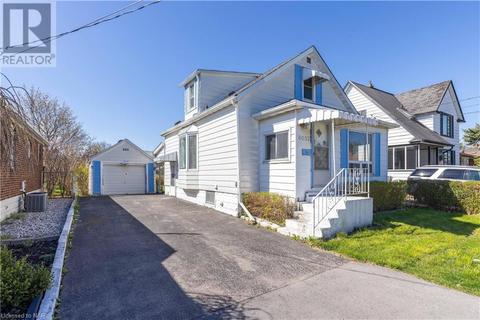 6052 Prospect Street, House detached with 3 bedrooms, 1 bathrooms and 3 parking in Niagara Falls ON | Card Image