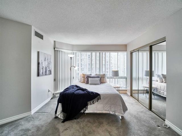 1703 - 1001 Bay St, Condo with 2 bedrooms, 2 bathrooms and 1 parking in Toronto ON | Image 8