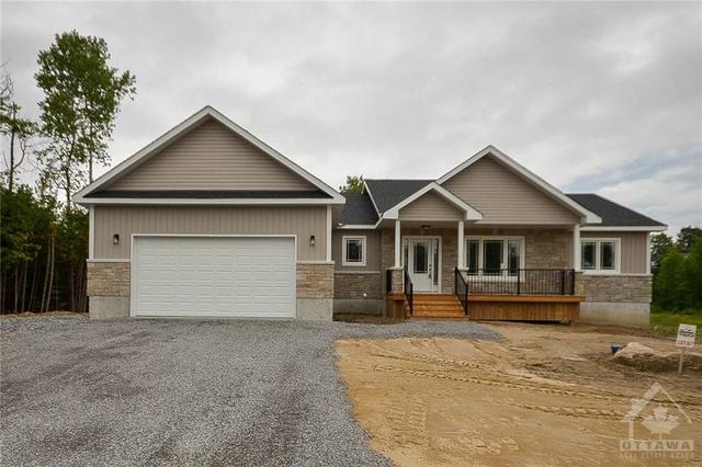 308 Moore Crescent, House detached with 2 bedrooms, 2 bathrooms and 8 parking in North Grenville ON | Image 1