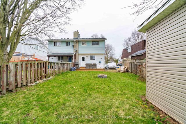186 Pinedale Dr, House semidetached with 3 bedrooms, 1 bathrooms and 4 parking in Kitchener ON | Image 28