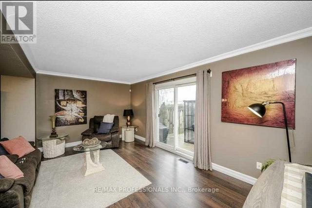 9 - 145 Rice Ave, Townhouse with 3 bedrooms, 2 bathrooms and 2 parking in Hamilton ON | Image 7