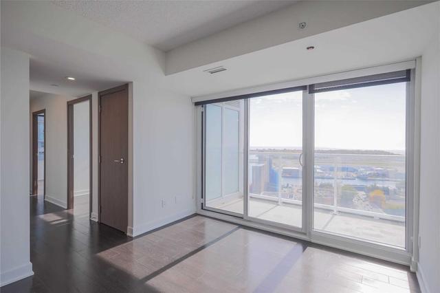 2815 - 17 Bathurst St, Condo with 3 bedrooms, 2 bathrooms and 1 parking in Toronto ON | Image 3