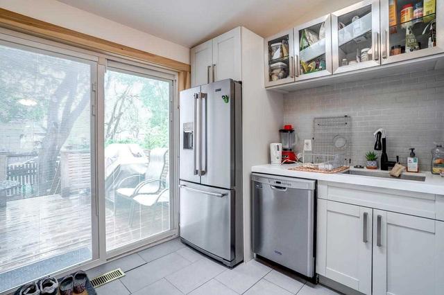 369 Ashdale Ave, House semidetached with 2 bedrooms, 2 bathrooms and 0 parking in Toronto ON | Image 4