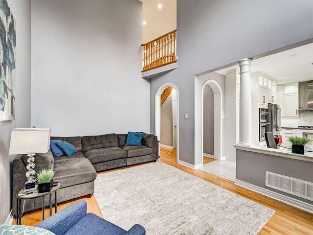 11 Redfinch Cres, House detached with 3 bedrooms, 4 bathrooms and 4 parking in Vaughan ON | Image 3