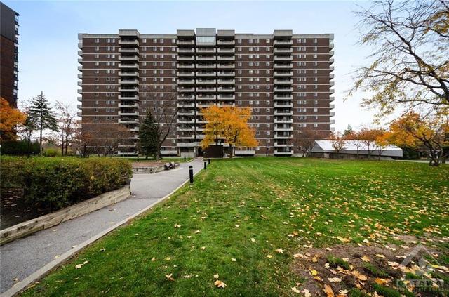 1007 - 1705 Playfair Drive, Condo with 2 bedrooms, 2 bathrooms and 1 parking in Ottawa ON | Image 2