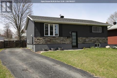 386 Courtney Cres, Sault Ste. Marie, ON, P6A6G7 | Card Image