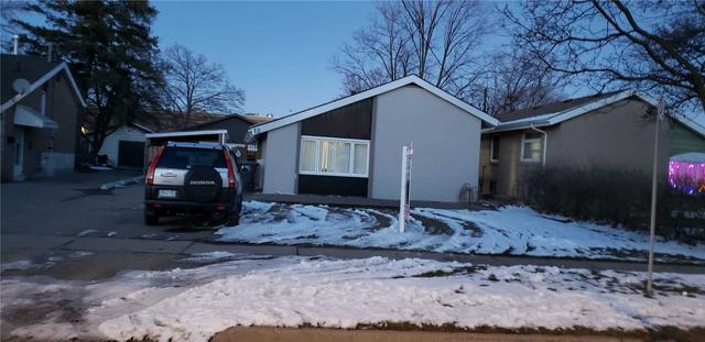 13 Cornwall Rd, House detached with 3 bedrooms, 2 bathrooms and 7 parking in Brampton ON | Image 2