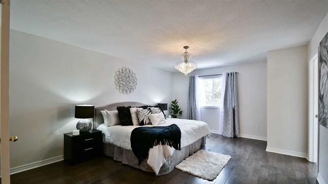 2034 Bloomfield Crt, House detached with 4 bedrooms, 4 bathrooms and 4 parking in Pickering ON | Image 3