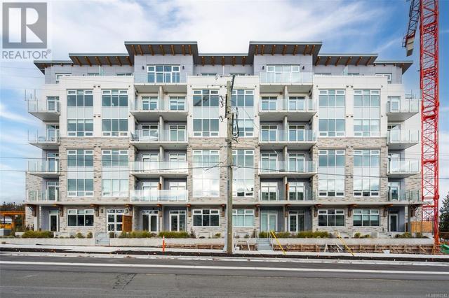 410 - 916 Lyall St, Condo with 1 bedrooms, 1 bathrooms and 1 parking in Esquimalt BC | Image 1