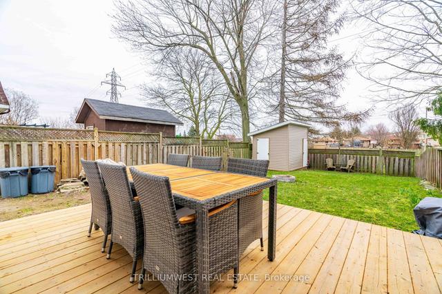 186 Pinedale Dr, House semidetached with 3 bedrooms, 1 bathrooms and 4 parking in Kitchener ON | Image 25