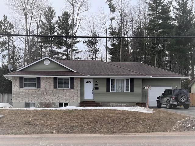 137 Murphy Road, House detached with 4 bedrooms, 2 bathrooms and 4 parking in Petawawa ON | Image 1