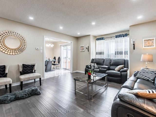 142 Clover Bloom Rd, House attached with 3 bedrooms, 3 bathrooms and 2 parking in Brampton ON | Image 36