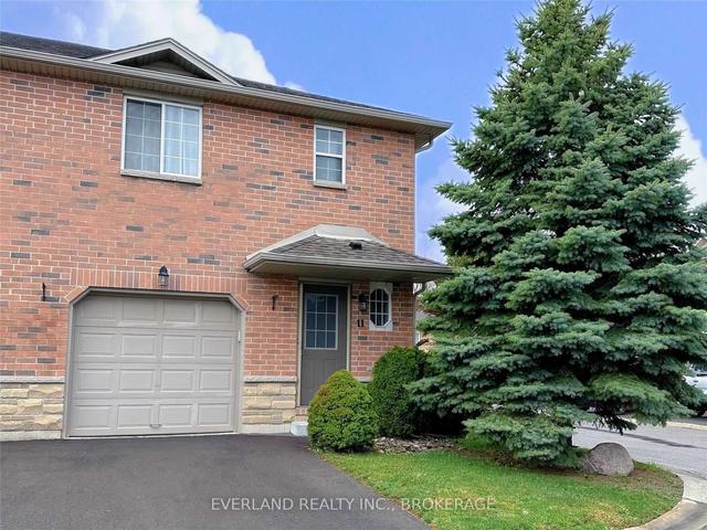11 - 39 Pinewoods Dr, Townhouse with 3 bedrooms, 2 bathrooms and 2 parking in Hamilton ON | Image 1