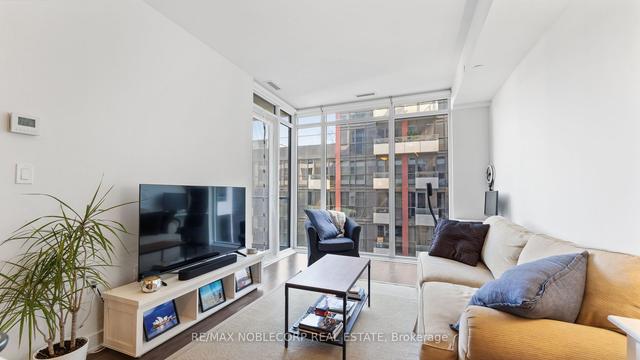 919 - 576 Front St, Condo with 1 bedrooms, 1 bathrooms and 0 parking in Toronto ON | Image 3
