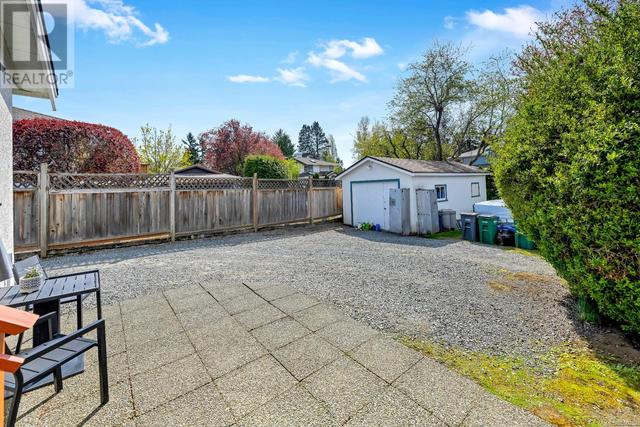 3820 Epsom Dr, House detached with 4 bedrooms, 1 bathrooms and 3 parking in Saanich BC | Image 28