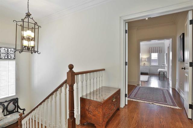 208 Moore Ave, House detached with 3 bedrooms, 5 bathrooms and 2 parking in Toronto ON | Image 9
