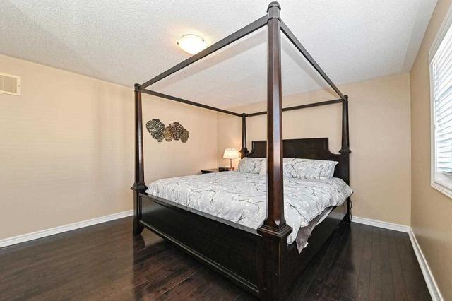 19 Ferncastle Cres, House detached with 4 bedrooms, 4 bathrooms and 6 parking in Brampton ON | Image 8