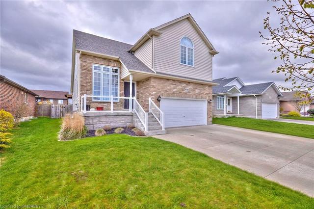 8360 Mullen Court, House detached with 4 bedrooms, 1 bathrooms and 6 parking in Niagara Falls ON | Image 3