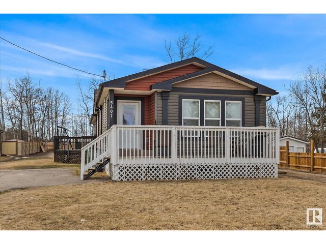 5407 45 St, House other with 3 bedrooms, 2 bathrooms and null parking in Redwater AB | Image 2