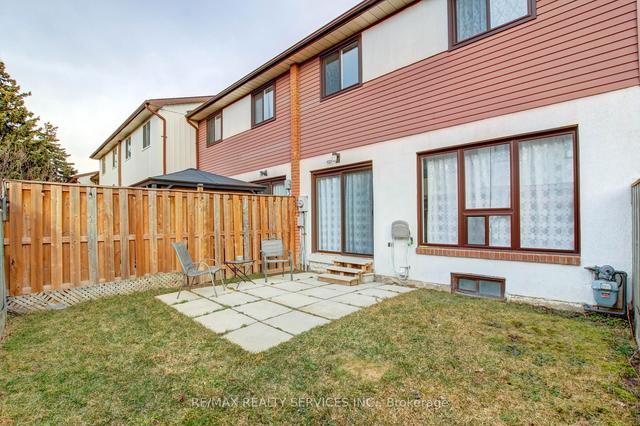 132 - 132 Baronwood Crt, Townhouse with 3 bedrooms, 2 bathrooms and 2 parking in Brampton ON | Image 24