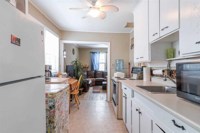 539 Albert St, House detached with 2 bedrooms, 1 bathrooms and 2 parking in Peterborough ON | Image 5