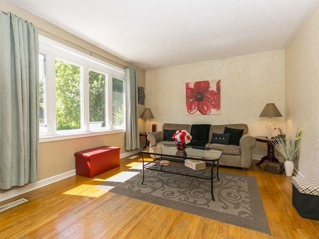28 Hadrina St, House detached with 3 bedrooms, 1 bathrooms and 5 parking in Brampton ON | Image 10