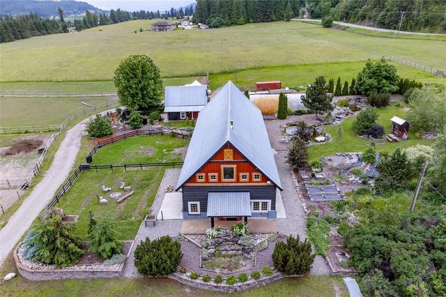 3120 Carlin Road, House detached with 3 bedrooms, 2 bathrooms and 10 parking in Columbia Shuswap C BC | Card Image
