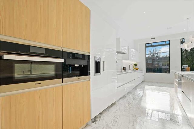 67 Shelborne Ave, House detached with 4 bedrooms, 7 bathrooms and 3 parking in Toronto ON | Image 3