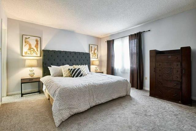 46 Sable Cres, House attached with 3 bedrooms, 3 bathrooms and 6 parking in Whitby ON | Image 7
