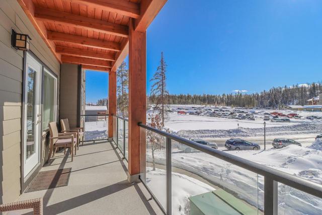 202 - 400 Stemwinder Drive, Condo with 3 bedrooms, 2 bathrooms and null parking in Kimberley BC | Image 2