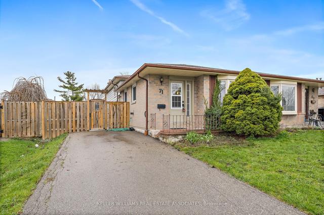 71 Gulliver Cres, House semidetached with 3 bedrooms, 2 bathrooms and 3 parking in Brampton ON | Image 1