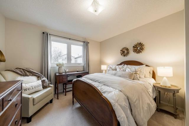 8 Teddington Cres, House detached with 4 bedrooms, 4 bathrooms and 3 parking in Whitby ON | Image 11