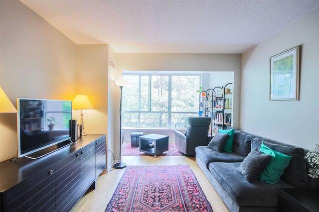 212 - 225 Davenport Rd, Condo with 2 bedrooms, 2 bathrooms and 1 parking in Toronto ON | Image 2