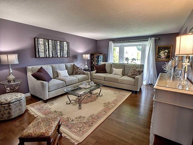 7 Cornerbrook Crt, House detached with 2 bedrooms, 2 bathrooms and 2 parking in Clarington ON | Image 2