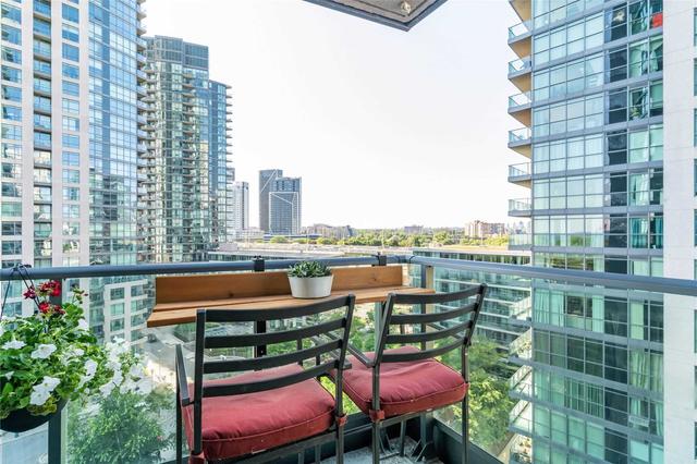 1010 - 215 Fort York Blvd, Condo with 2 bedrooms, 2 bathrooms and 1 parking in Toronto ON | Image 6