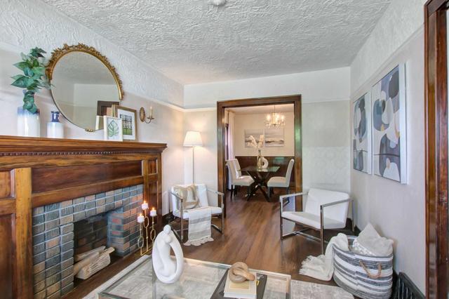 4 Ashbury Ave, House semidetached with 3 bedrooms, 1 bathrooms and 0 parking in Toronto ON | Image 3