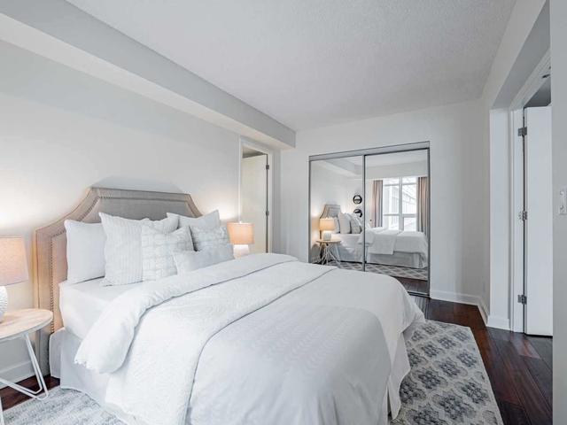 322 - 350 Wellington St W, Condo with 2 bedrooms, 2 bathrooms and 0 parking in Toronto ON | Image 6