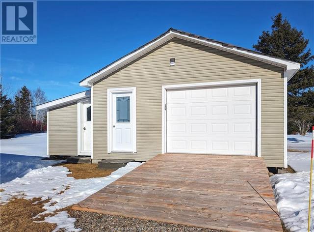 45 Leger St, House detached with 3 bedrooms, 2 bathrooms and null parking in Caraquet NB | Image 12