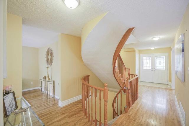 18 Cummings Crt, House detached with 4 bedrooms, 3 bathrooms and 6 parking in Markham ON | Image 7