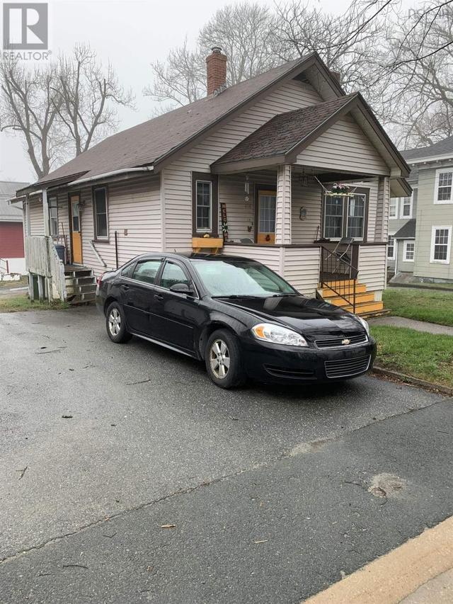 406 Main Street, House detached with 3 bedrooms, 1 bathrooms and null parking in Queens NS | Image 2