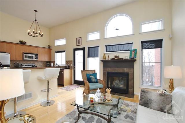 9 Macassa Circle, Townhouse with 3 bedrooms, 3 bathrooms and 3 parking in Ottawa ON | Image 6